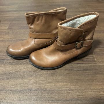 Zenski usnjeni gleznarji Clarks st. 40