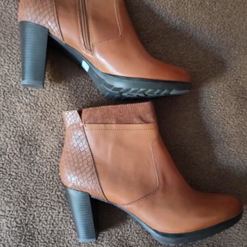 Ženski usnjeni gležnarji Lazzarini št 42