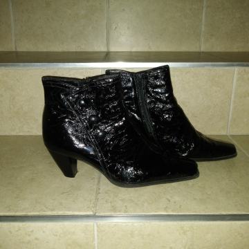 Ženski usnjeni gležnarji