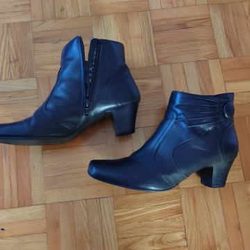 Ženski usnjeni gležnarji št.39