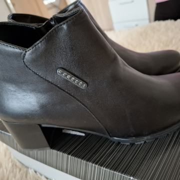 ŽENSKI USNJENI GLEŽNJARI 42