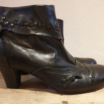 Ženski usnjeni gležnjarji YKX & Co.