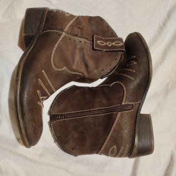 Ženski usnjeni škornji cowboy št. 39