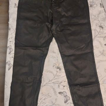 Hlače črne št. 44