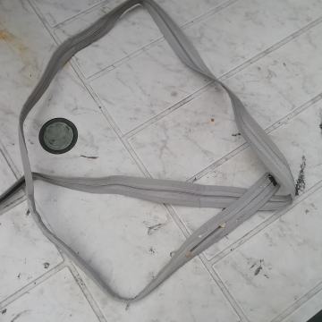 ZADRGA DOLZINA 160 CM  CENA 4 EUR KOM 1 X TEL 070 604 547