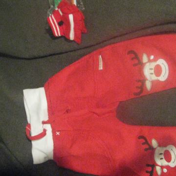 Fantovske baggy hlacke-bozične z jelenčki, vel 86-92, rokavicke gratis