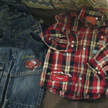 Fantovske jeans hlače z naramnicami +srajčka CARS, VEL 86