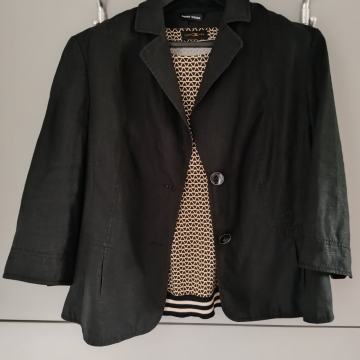 Blazer, hlače in majica