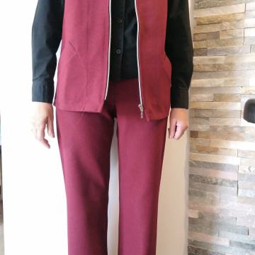 Bordo hlačni kostim