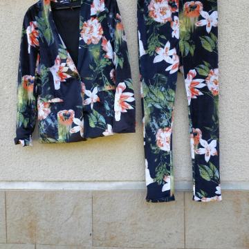 ČRNO CVETLIČNI HLČAČNI KOSTIM HLAČE/JAKNA M