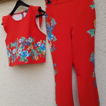 ZARA NOV RDEČ KOSTIM HLAČE/TUNIKA M