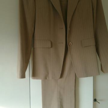 ZELO UGODNO zaradi selitve! Eleganten hlačni kostim Comma, 34-36