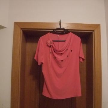 ŽENSKI KOSTIM Z KRILOM IN HLAČAMI