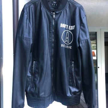 Jakna Bershka, vel.L