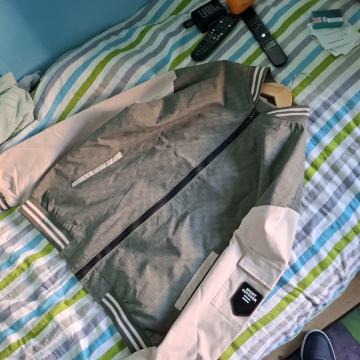 jesenska lahka jakna Ĺ