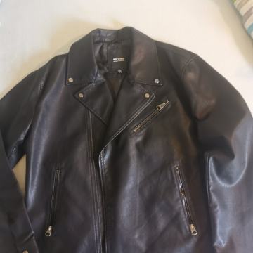 metal jakna ali motoristična jakna