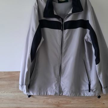 Moška jakna-vetrovka