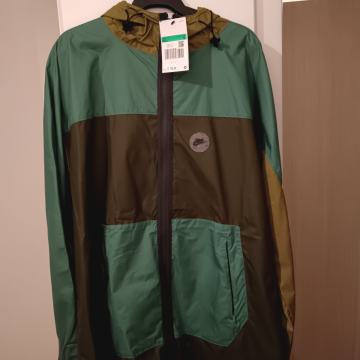 Prodam novo Nike Cargo Jakno v velikosti Xl