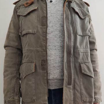 Timeout jakna v videzu vojaške jakne