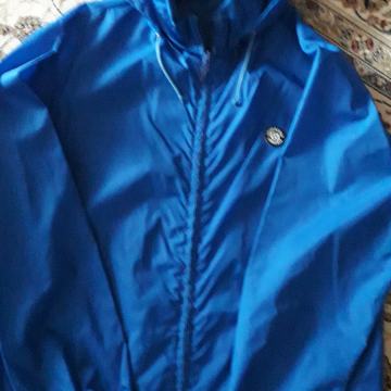 Vetrovka Univerzale, s kapuco, nepremočljiva, nepodložena,  št. 48