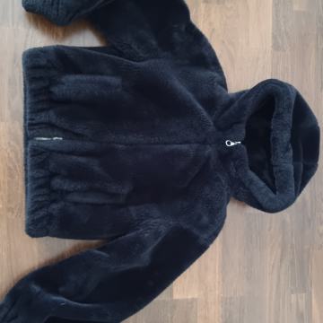 Bershka topla jaknica št. 152 (10-12 let)
