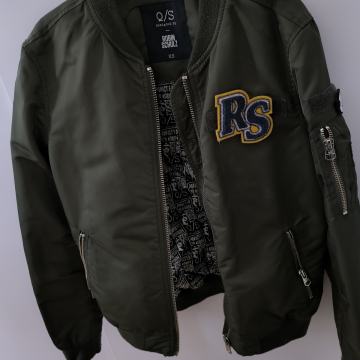 Bomber S Oliver z našitki, št. XS (146  -152)