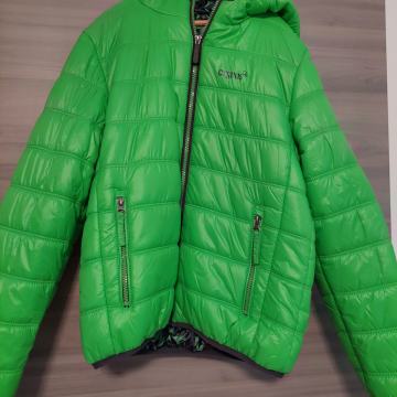 Bunda lahka puhovka otroška velikost 152 cm zeleno barvo