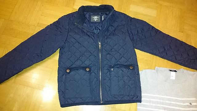 Prešita jakna H&M + pulover + trenerka + kapa 128 (pkt 303)