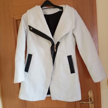 BELA TOPLA PREHODNA JAKNA 38/40