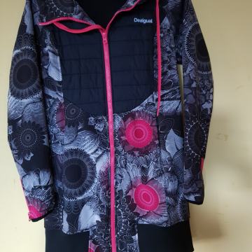 DESIGUAL ČRNO SIVA DOLGA JAKNA XS/S