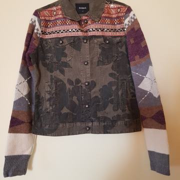 DESIGUAL ZELENO PISANA PREHODNA JAKNA 40