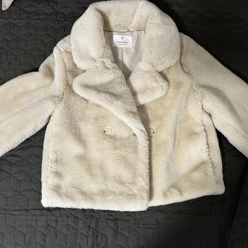 Jakna Stradivarius iz umetnega krzna