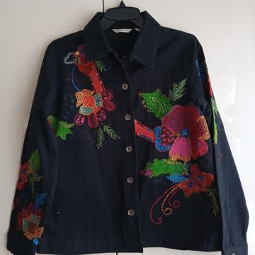 LAURA ASHLEY ČRNO VEZENA CVETLIČNA JAKNA 40/42