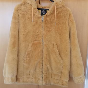 Ženska kosmata jakna iz umetnega krzna, velikost 40