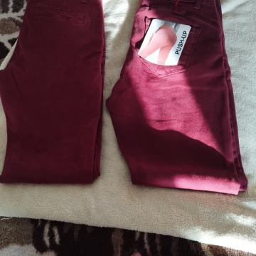 2 bordo jeans NOVE hlace st S In M