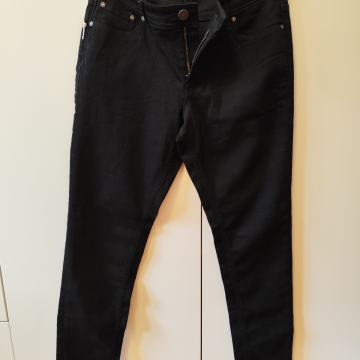 črne fantovske hlače Jack&Jones, št. 170 (nove)