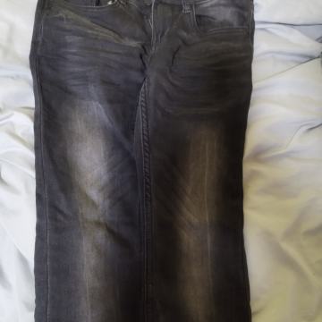 Črne kavbojke št.152