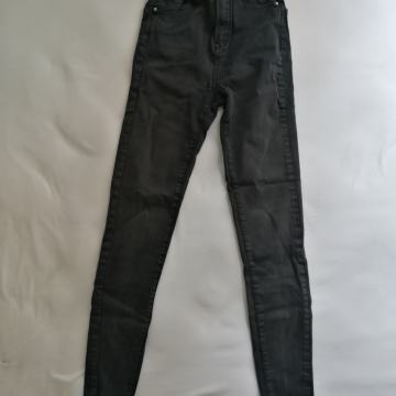 Dekliške dolge oprijete kavbojke, črne, št. 40, Stradivarius