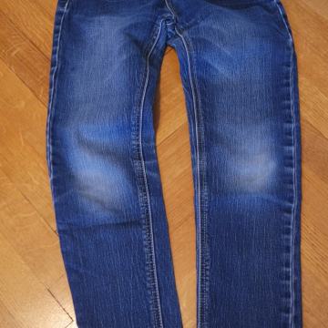 dekliške kavbojke, št 122