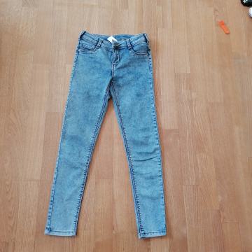 Dekliške kavbojke št. 152