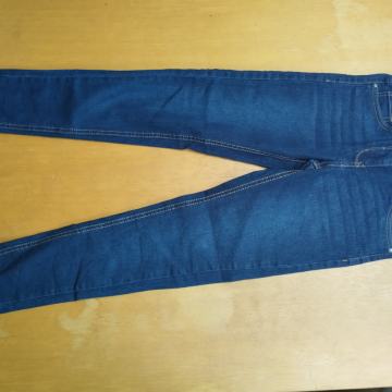 Elastične kavbojke 152