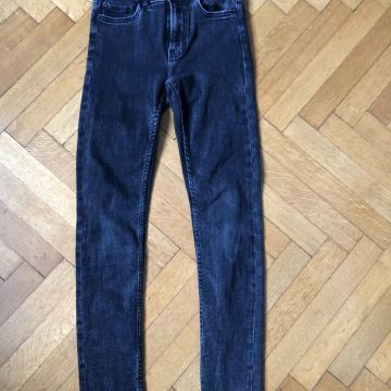 elastične kavbojke Zara, št. 140