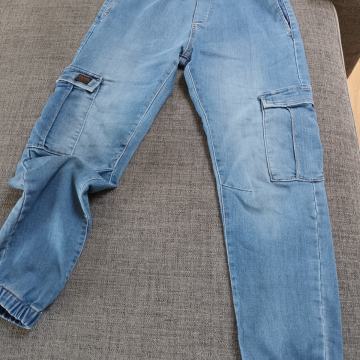 ELASTIČNE ŠPORTNE HLAČE