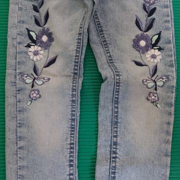 Jeans dekliške hlače/kavbojke z našitki št. 122