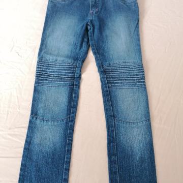 Jeans hlače za deklico št.122 (6-7 let)