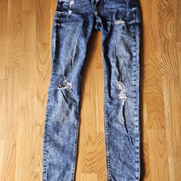 JEANS HLAČE HM 158
