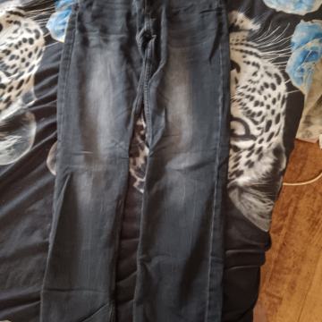 Prodam hlače jeans 152 /11-12let