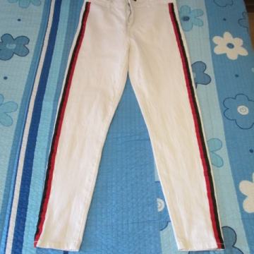 Bele jeans hlače Bershka