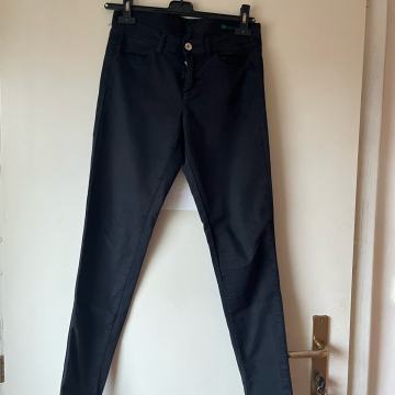 Benetton skinny crne kavbojke, st 28 (xs)