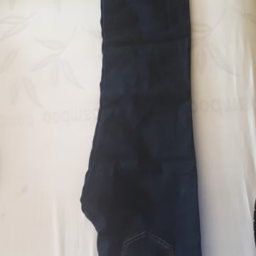 Nove c&a hlače 44